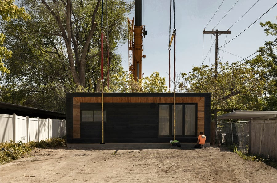 Installation of a Modal 01 on a concrete foundation.