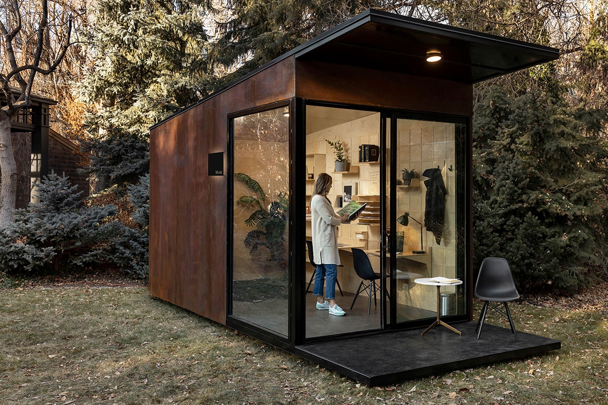 Women in her detached home office 