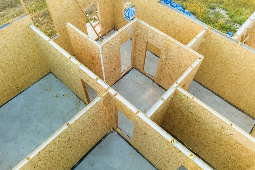 Bird's eye view of a modern modular home under construction